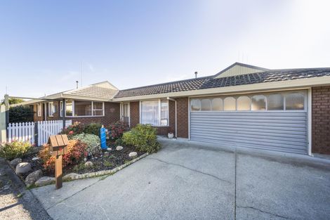 Photo of property in 8 Edgecombe Court, Roslyn, Palmerston North, 4414
