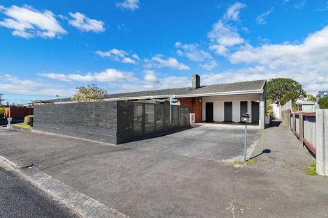 Photo of property in 15 Barrett Street, Westown, New Plymouth, 4310