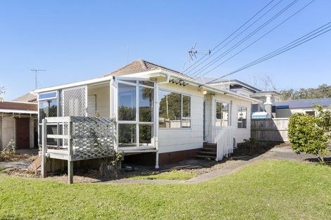 Photo of property in 1/40 Lake Road, Narrow Neck, Auckland, 0624