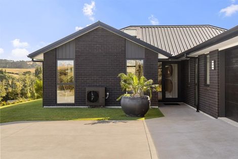 Photo of property in 1056 Peak Road, Helensville, 0875