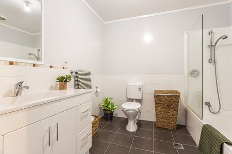 Photo of property in 19 Stephen Avenue, Henderson, Auckland, 0610