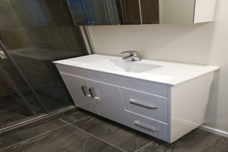 Photo of property in 3 Glen Marine Parade, Glendene, Auckland, 0602