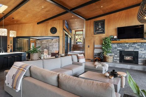 Photo of property in 35 Peregrine Place, Kinloch, Taupo, 3377