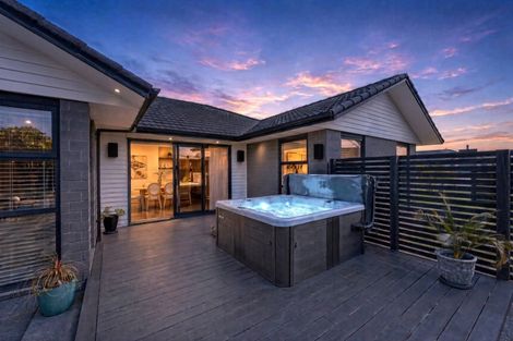 Photo of property in 5 Augusta Grove, Waiwhakaiho, New Plymouth, 4312
