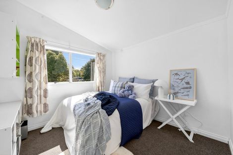 Photo of property in 1 Kempton Street, Greytown, 5712