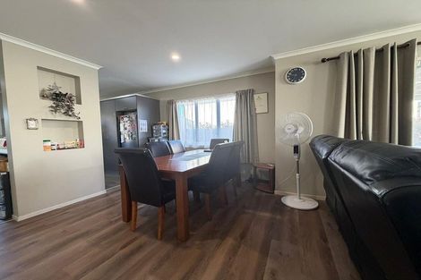 Photo of property in 129 Fernhill Way, Oteha, Auckland, 0632
