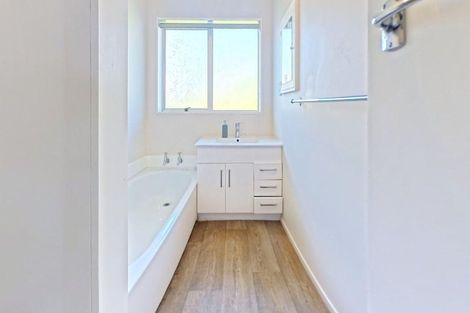 Photo of property in 8 Arthur Grove, Waikanae, 5036