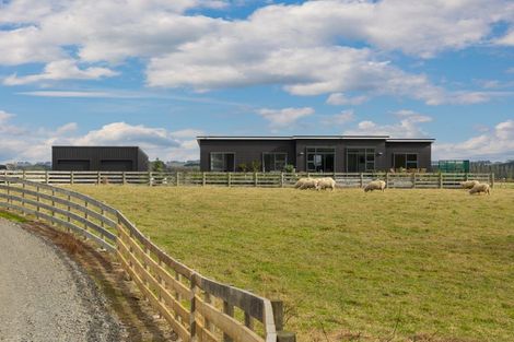 Photo of property in 567 Lethbridge Road, Halcombe, 4775