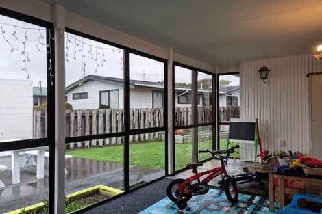 Photo of property in 72 Manu Crescent, Upper Vogeltown, New Plymouth, 4310
