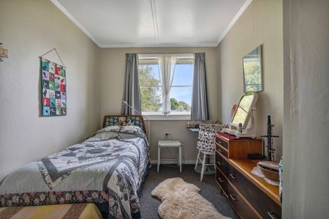 Photo of property in 1 Graham Street, Eltham, 4322