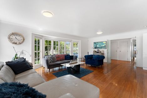 Photo of property in 2 King Richard Place, Browns Bay, Auckland, 0630