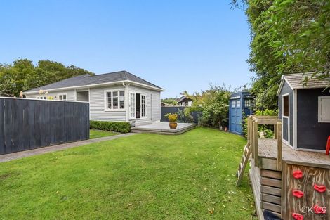 Photo of property in 6 Glen Road, Stokes Valley, Lower Hutt, 5019
