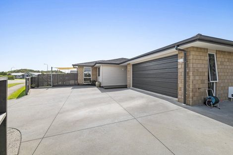 Photo of property in 2 Wentworth Lane, Waiwhakaiho, New Plymouth, 4312