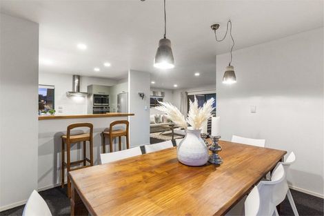 Photo of property in 5 Baulcomb Parade, Windsor Park, Auckland, 0632