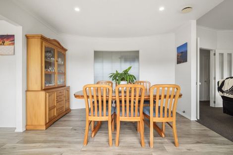 Photo of property in 8 Stonedge Lane, Rosedale, Auckland, 0632