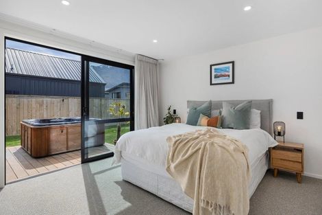 Photo of property in 35 Cheviot Street, Jacks Point, 9371