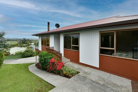 Photo of property in 16 Kaipara Crescent, Helensville, 0800