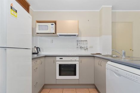 Photo of property in Capri Apartments, 5 The Mall, Mount Maunganui, 3116