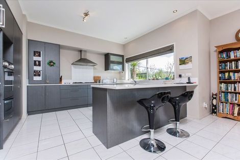 Photo of property in 5 Canyon Drive, Oteha, Auckland, 0632