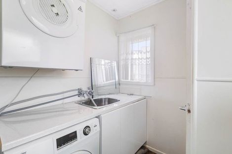 Photo of property in 19 Vodanovich Road, Te Atatu South, Auckland, 0610