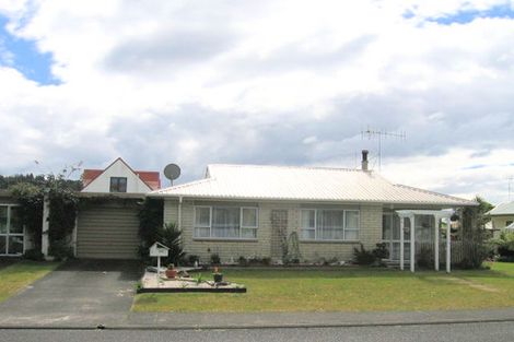 Photo of property in 100b Waverley Place, Whangamata, 3620