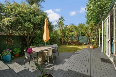 Photo of property in 11 Rifleman Rise, Unsworth Heights, Auckland, 0632