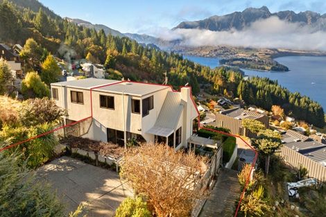 Photo of property in 110b Wynyard Crescent, Fernhill, Queenstown, 9300