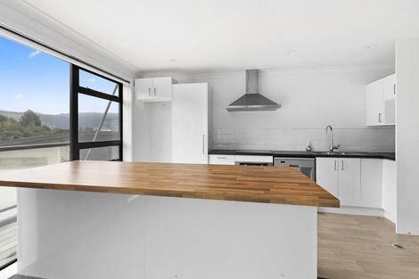 Photo of property in 15 Ara Patukawenga, Tawa, Wellington, 5028