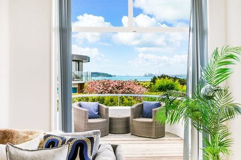 Photo of property in 21 Renoir Street, West Harbour, Auckland, 0618