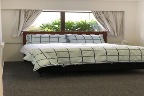 Photo of property in 8 Lawson Way, Weymouth, Auckland, 2103