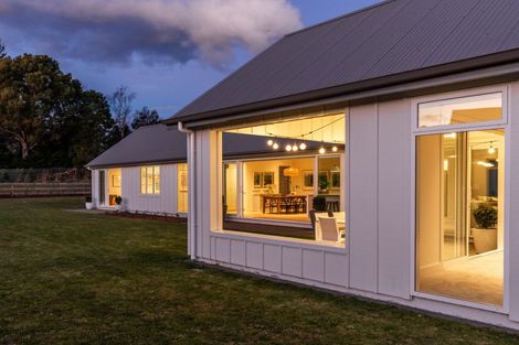 Photo of property in 5 Lens Way, Acacia Bay, Taupo, 3385