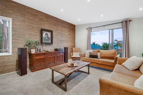 Photo of property in 115 Waldorf Crescent, Orewa, 0931