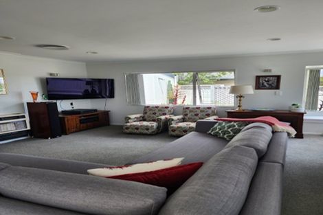Photo of property in 12 Shelter Grove, Frankleigh Park, New Plymouth, 4310