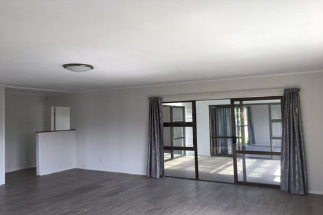 Photo of property in 695 State Highway 16, Kumeu, 0891