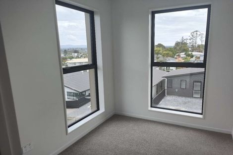 Photo of property in 8/107 Hobsonville Road, West Harbour, Auckland, 0618