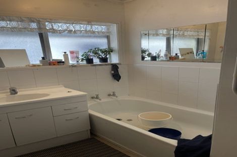 Photo of property in 1/40 Aviemore Drive, Highland Park, Auckland, 2010