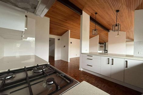 Photo of property in 27 Rembrandt Avenue, Tawa, Wellington, 5028