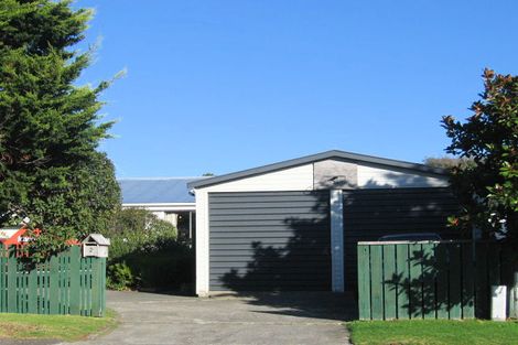 Photo of property in 2 Winton Street, Paraparaumu Beach, Paraparaumu, 5032