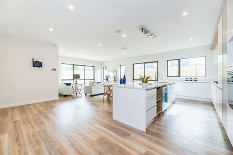 Photo of property in 11 Reserva Crescent, Kumeu, 0810