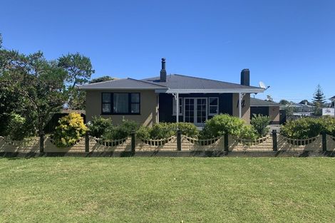 Photo of property in 14 Ruapehu Street, Castlecliff, Whanganui, 4501