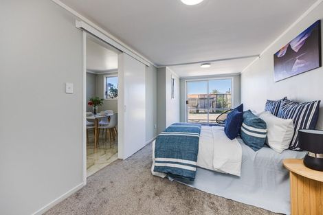 Photo of property in 4/89a Royal Road, Massey, Auckland, 0614