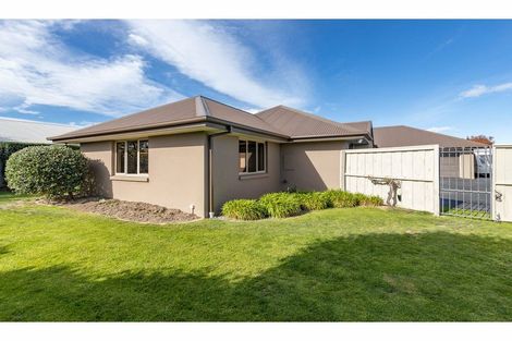 Photo of property in 12 Belgrave Drive, Rangiora, 7400