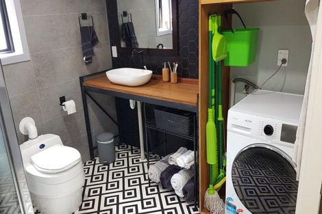 Photo of property in 1/2 Heathcote Road, Castor Bay, Auckland, 0620