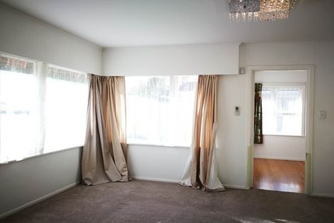 Photo of property in 100 Gossamer Drive, Pakuranga Heights, Auckland, 2010