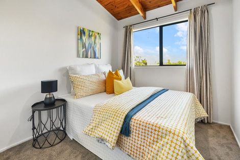 Photo of property in 1/7 Banksia Place, Goodwood Heights, Auckland, 2105