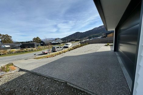 Photo of property in 37 Tomtit Crescent, Lake Hawea, 9382