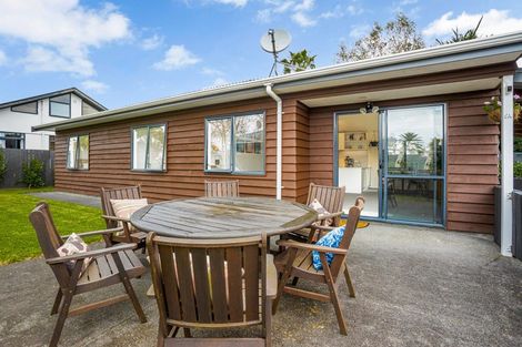 Photo of property in 5a Roby Street, Te Atatu Peninsula, Auckland, 0610