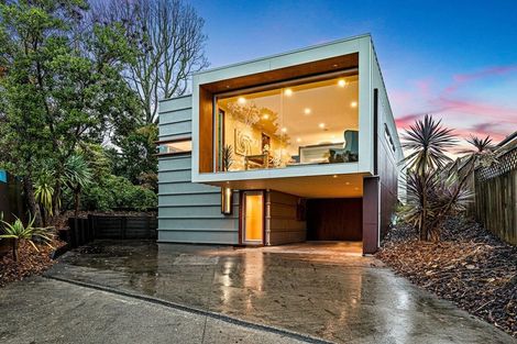 Photo of property in 8a Wairata Place, Te Atatu South, Auckland, 0610