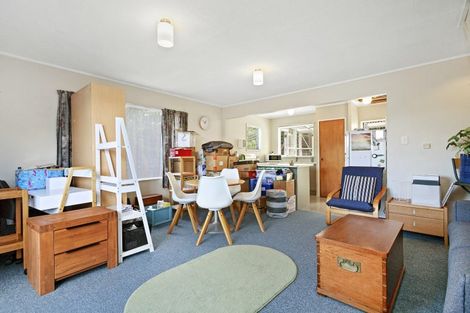 Photo of property in 32b Cheltenham Terrace, Newlands, Wellington, 6037