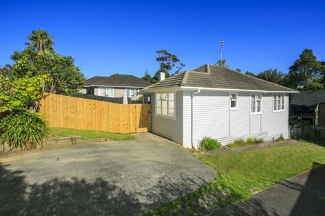 Photo of property in 50 Pupuke Road, Hillcrest, Auckland, 0627